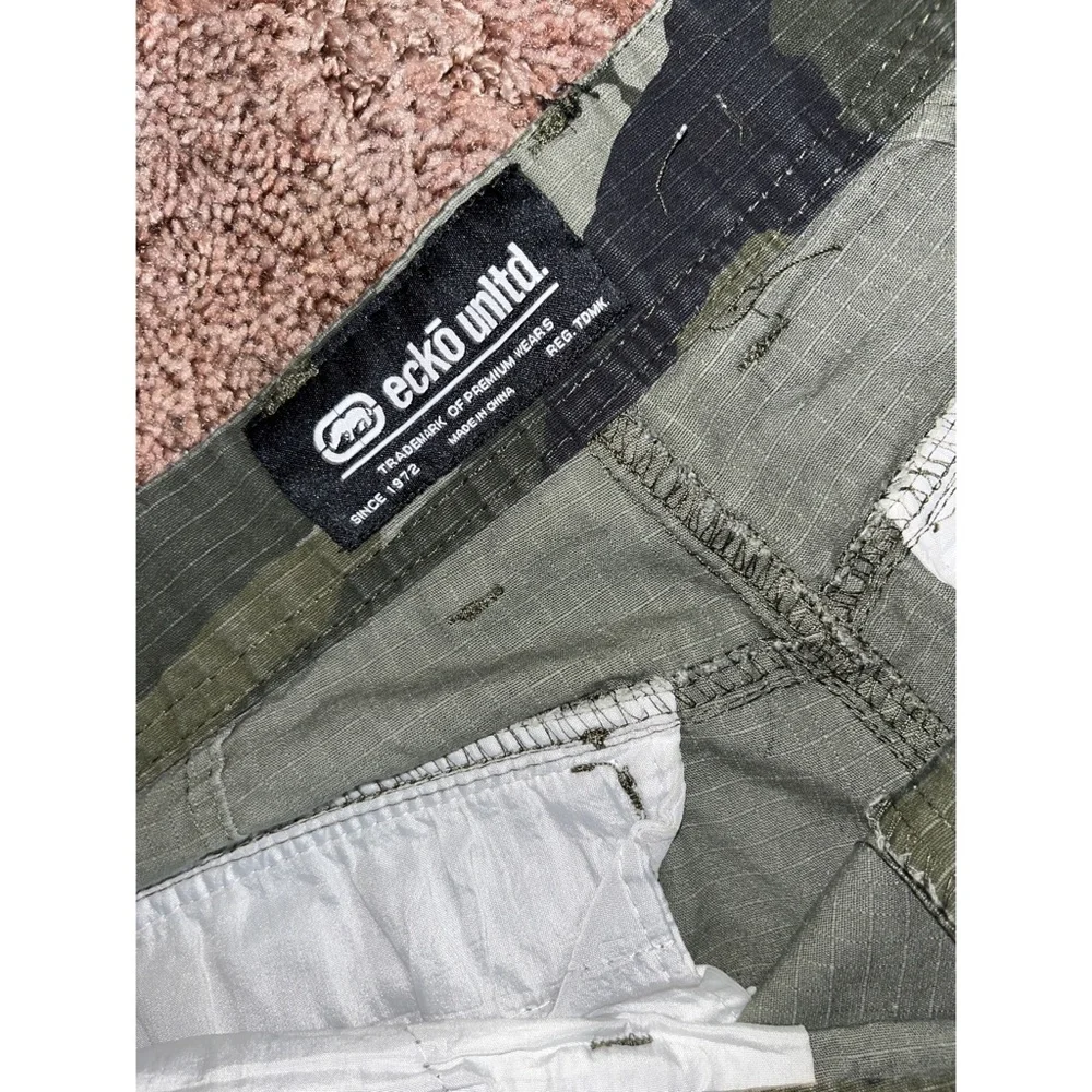 Mens Ecko Unlimited Camouflage Cargo Shorts Size Large